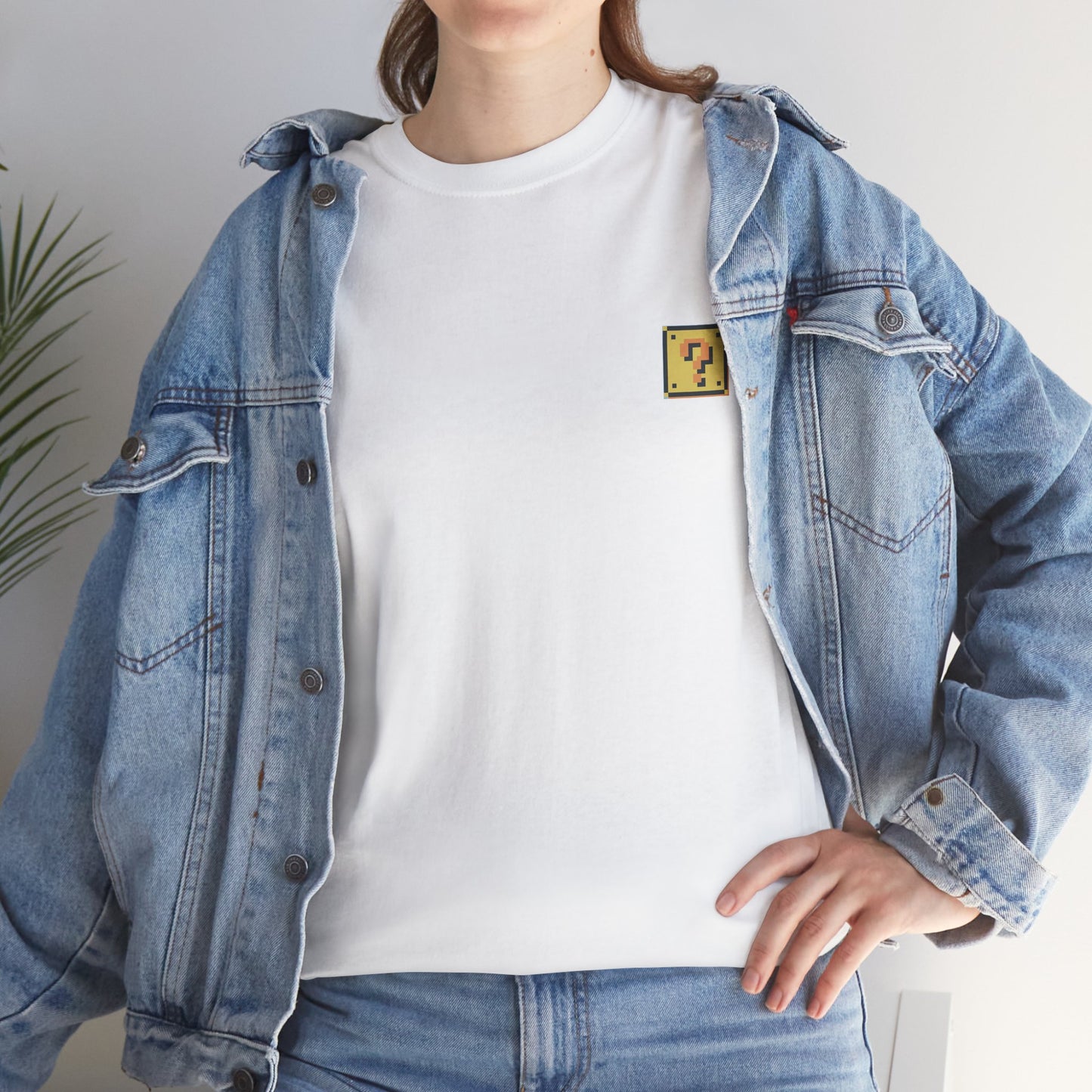 Mystery Box Pixel-Art T-Shirt – Retro Gaming Klassiker